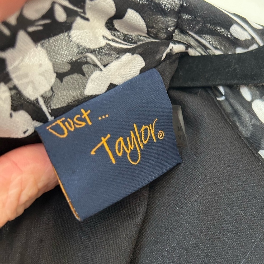 Just Taylor Mock Neck Black White Floral Lightweight Sleeveless Midi - Picture 8 of 9